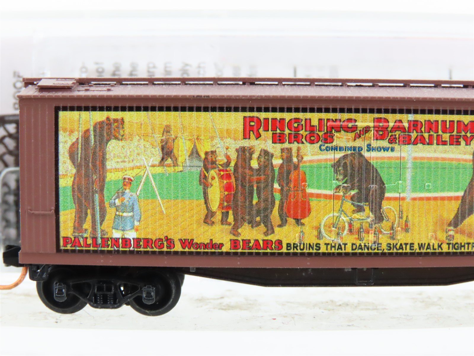 N Scale Micro-Trains MTL 04700405 Ringling Bros 40' Wood Reefer Billboard #5