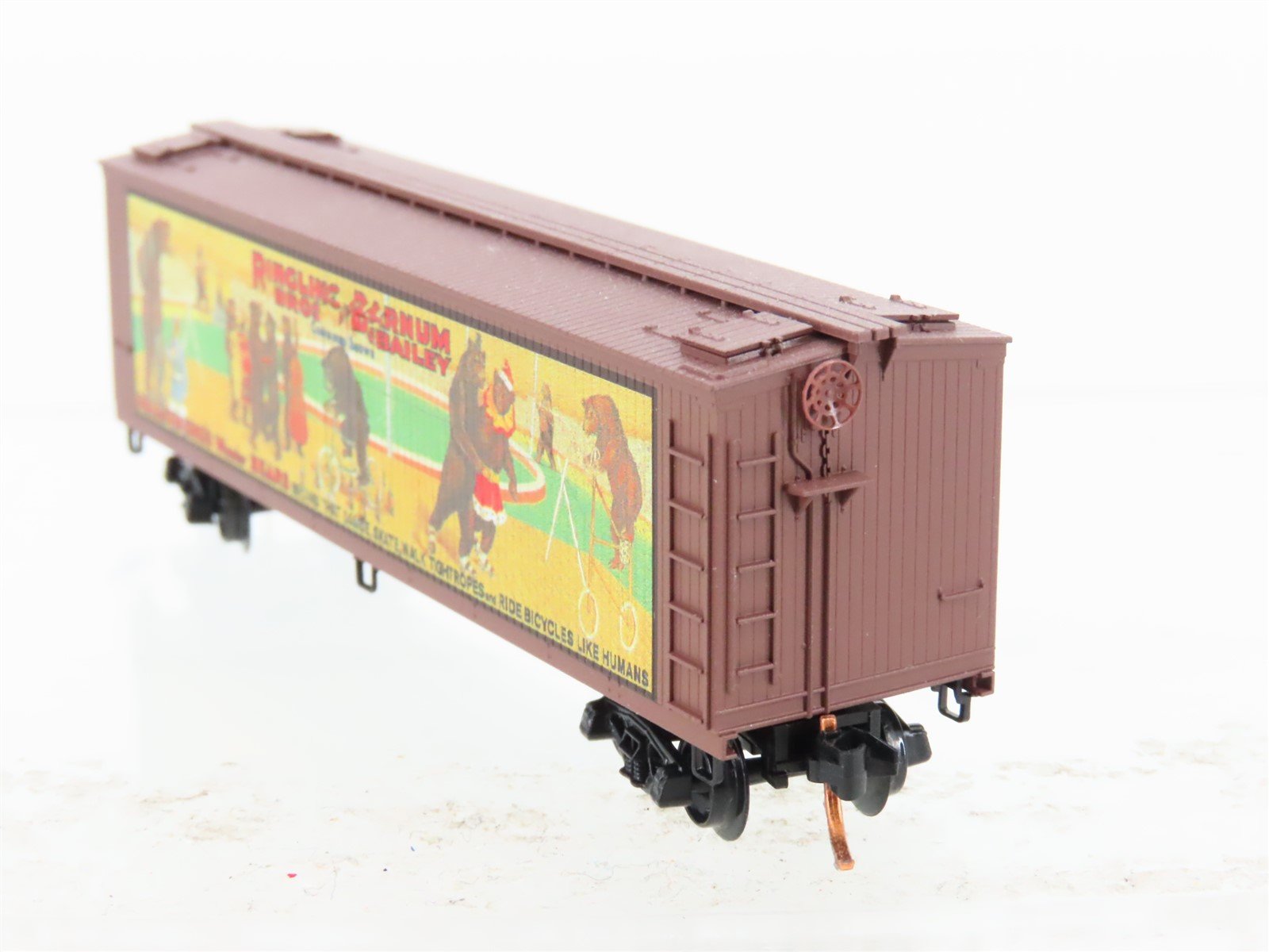 N Scale Micro-Trains MTL 04700405 Ringling Bros 40' Wood Reefer Billboard #5