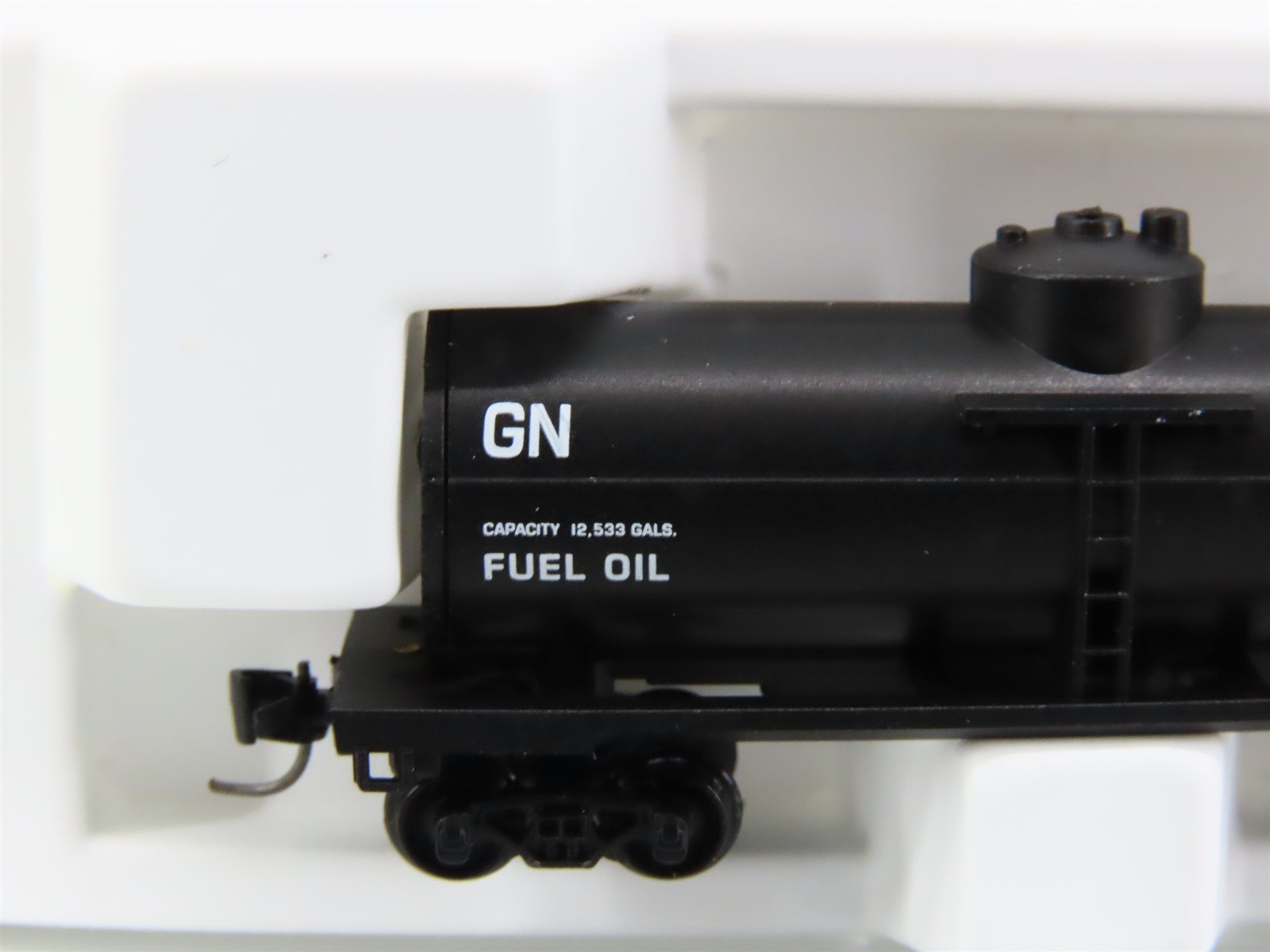 Z Micro-Trains MTL 14417-2 GN Great Northern 39' Single Dome Tankcar #X1155
