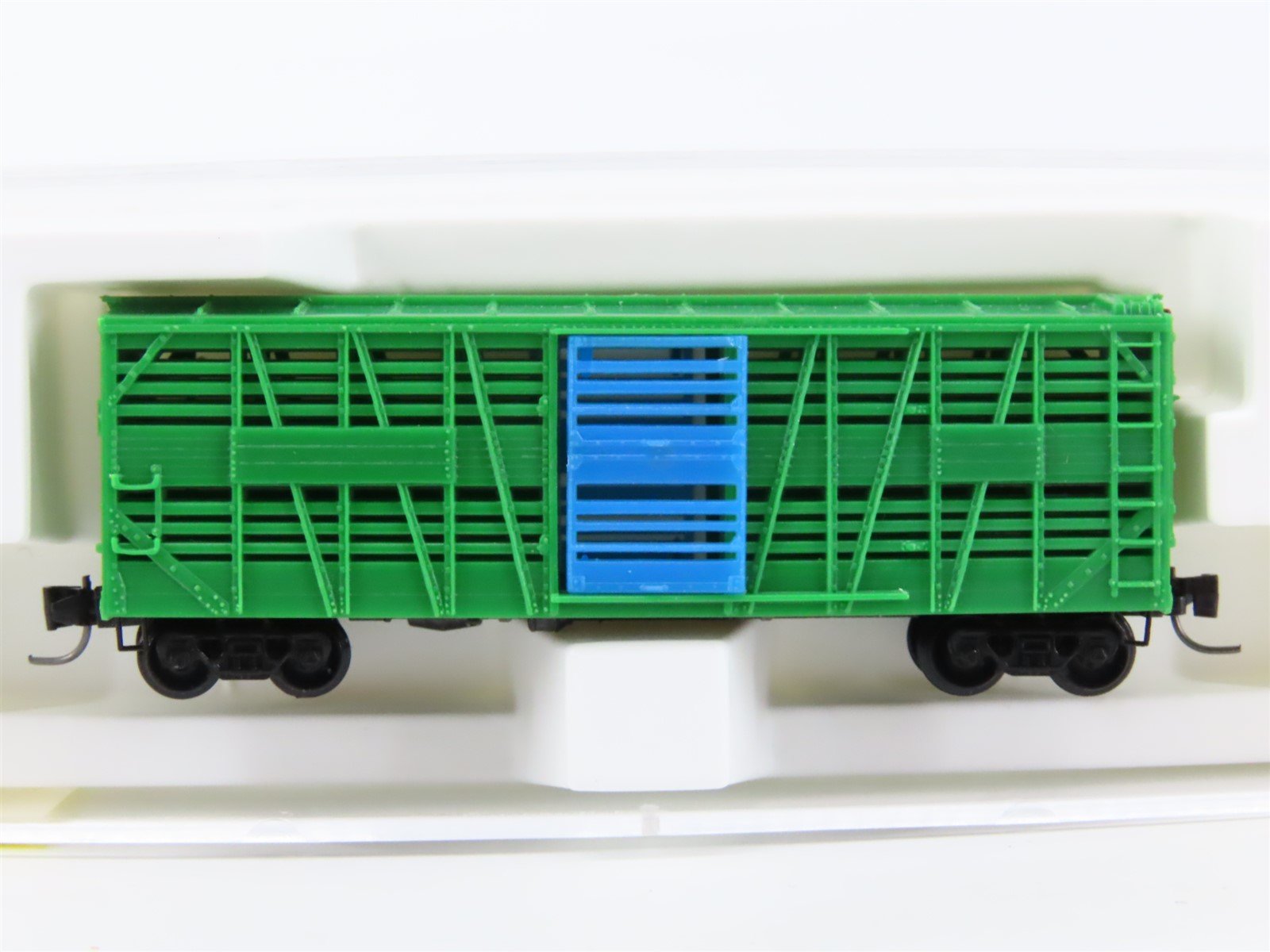 Z Scale Micro-Trains Unlettered Green & Blue Stock Car