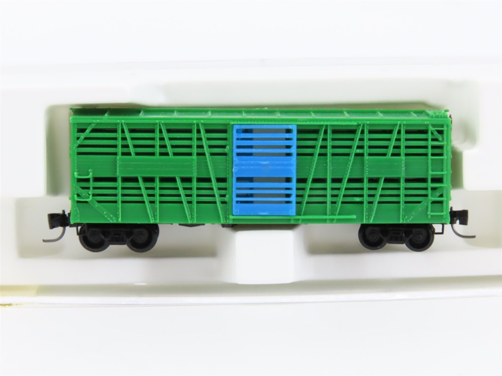 Z Scale Micro-Trains Unlettered Green & Blue Stock Car