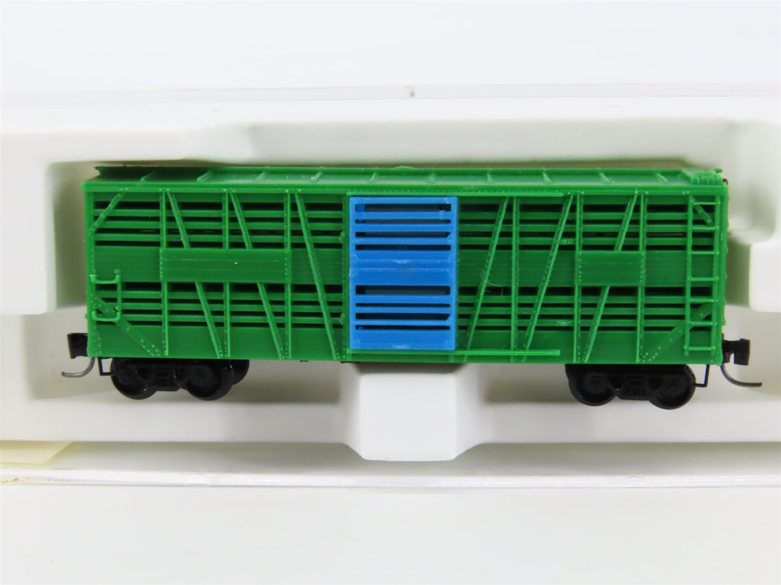Z Scale Micro-Trains Unlettered Green & Blue Stock Car