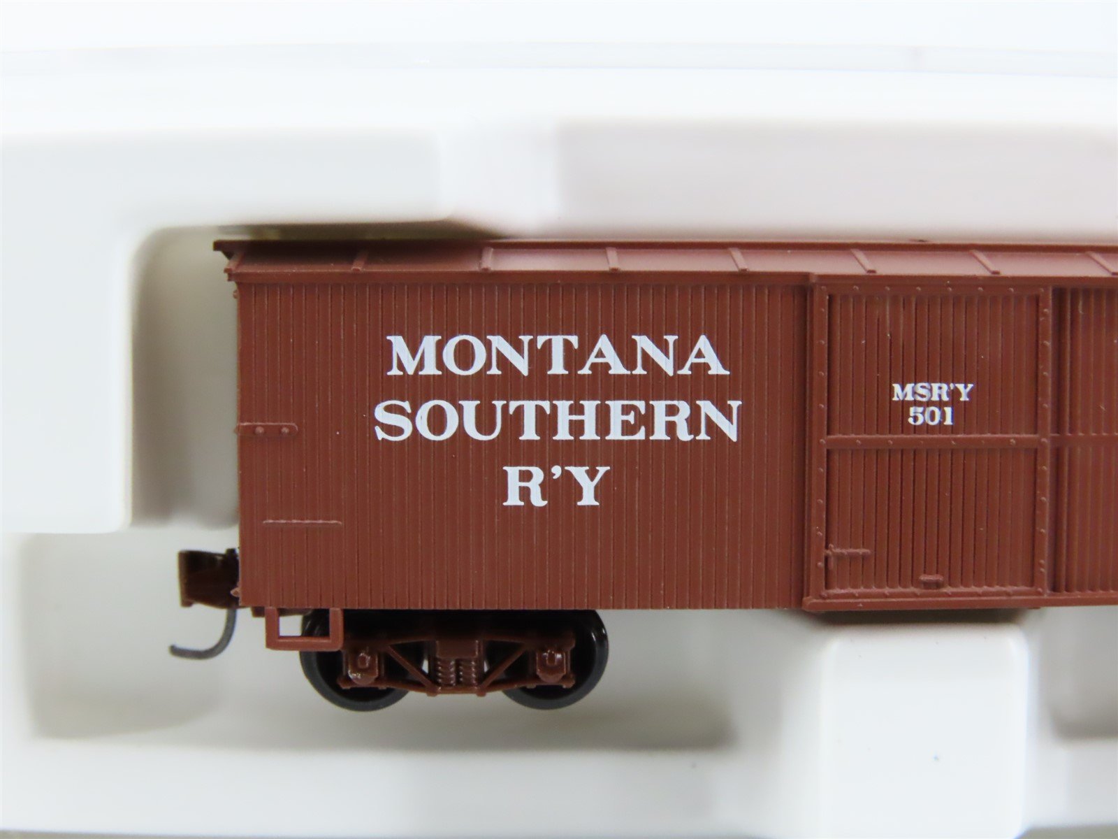 Nn3 Scale Micro-Trains MTL 15110 Montana Southern 30' Wood Boxcar #500
