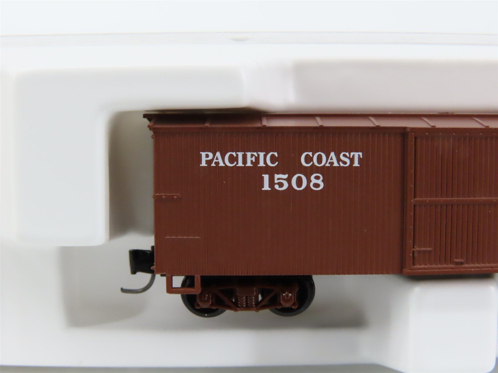 Nn3 Scale Micro-Trains MTL 15118 Pacific Coast 30' Wood Boxcar #1508