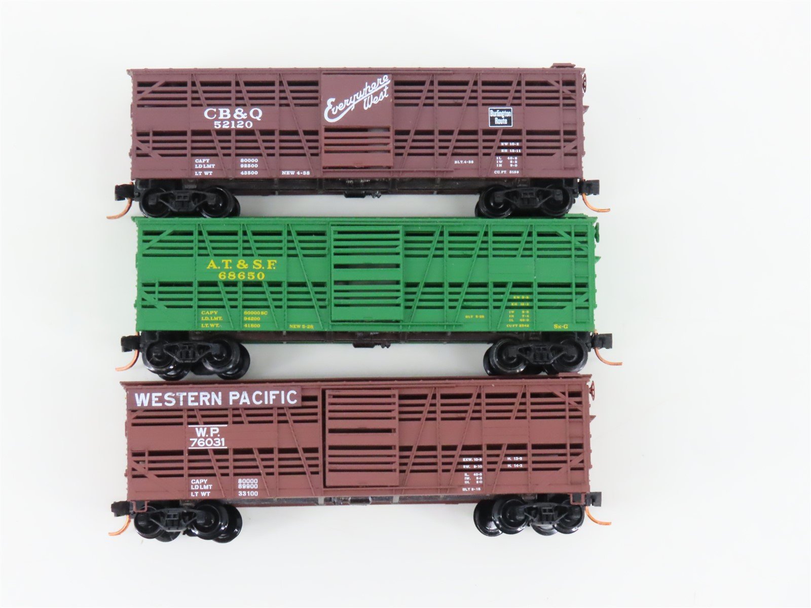 LOT of 3 N Scale Micro-Trains MTL WP/CB&Q/ATSF Railroad Stock Cars