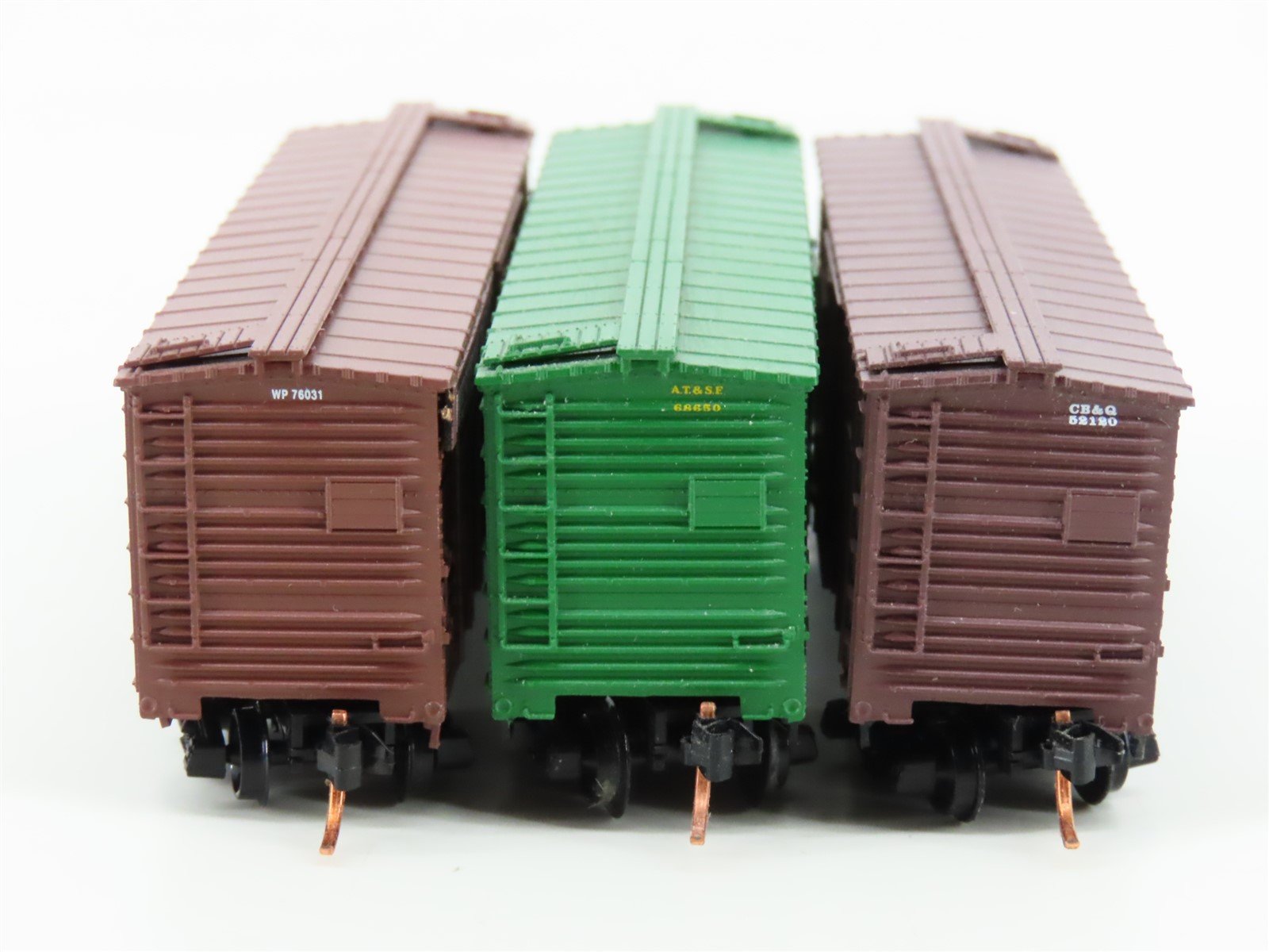 LOT of 3 N Scale Micro-Trains MTL WP/CB&Q/ATSF Railroad Stock Cars
