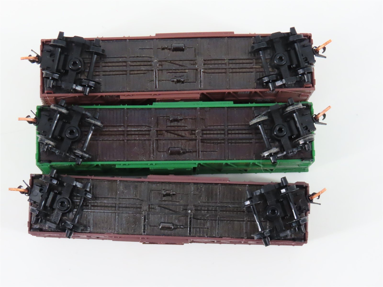 LOT of 3 N Scale Micro-Trains MTL WP/CB&Q/ATSF Railroad Stock Cars