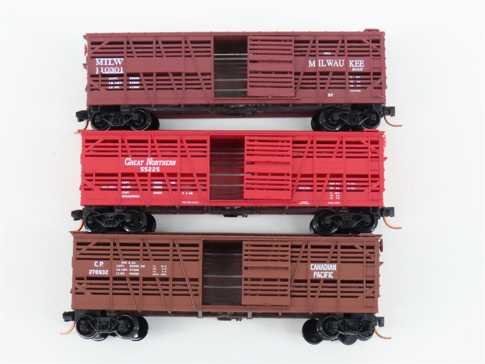 LOT of 3 N Scale Micro-Trains MTL GN/MILW/CP Railroad Stock Cars