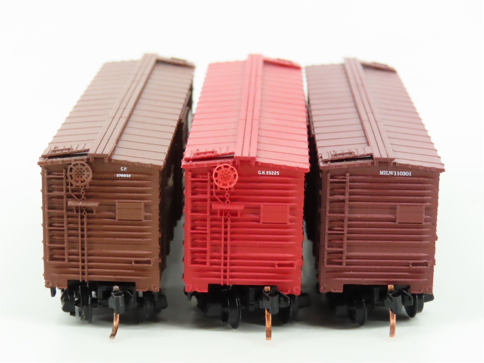 LOT of 3 N Scale Micro-Trains MTL GN/MILW/CP Railroad Stock Cars