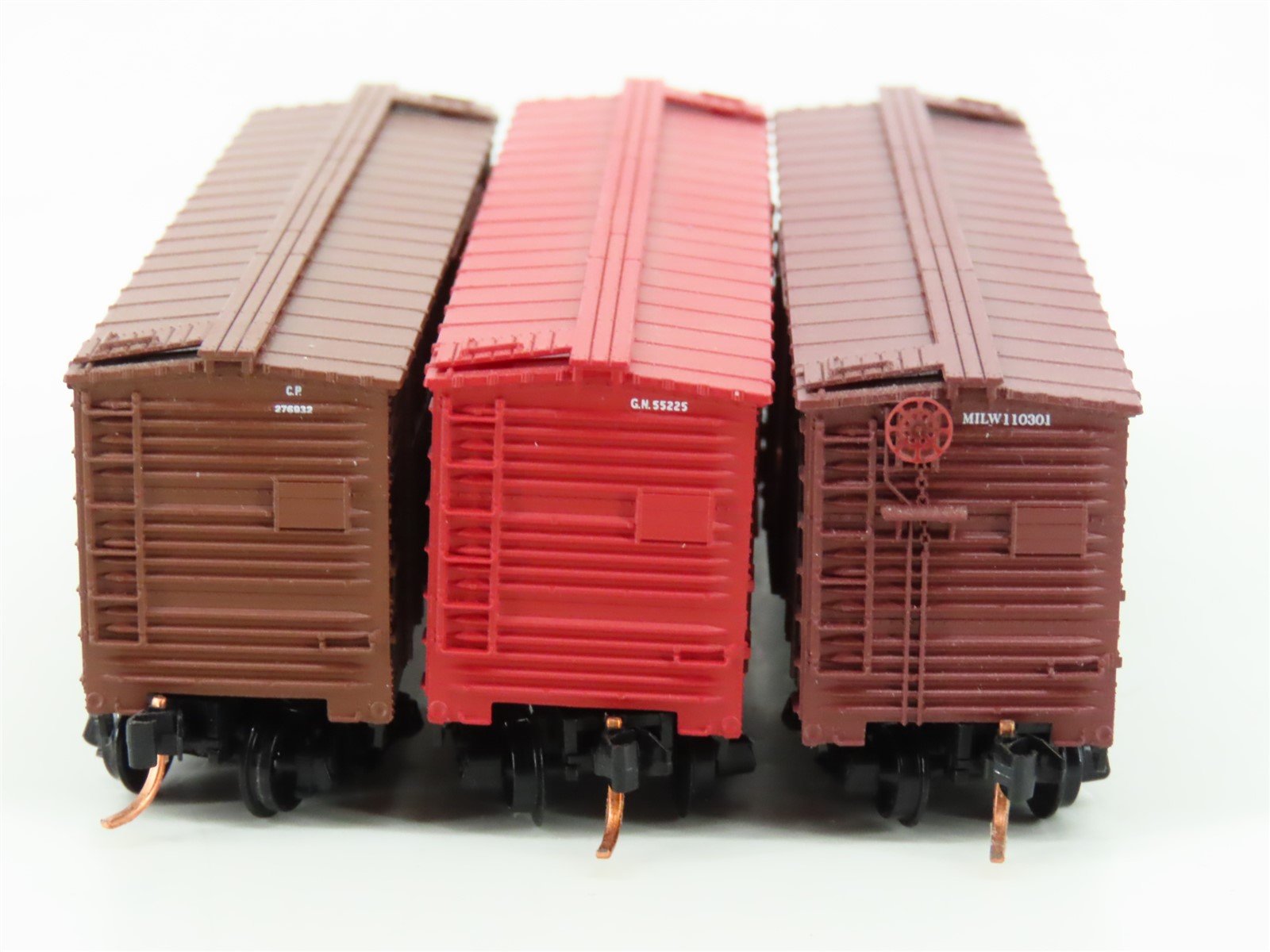 LOT of 3 N Scale Micro-Trains MTL GN/MILW/CP Railroad Stock Cars