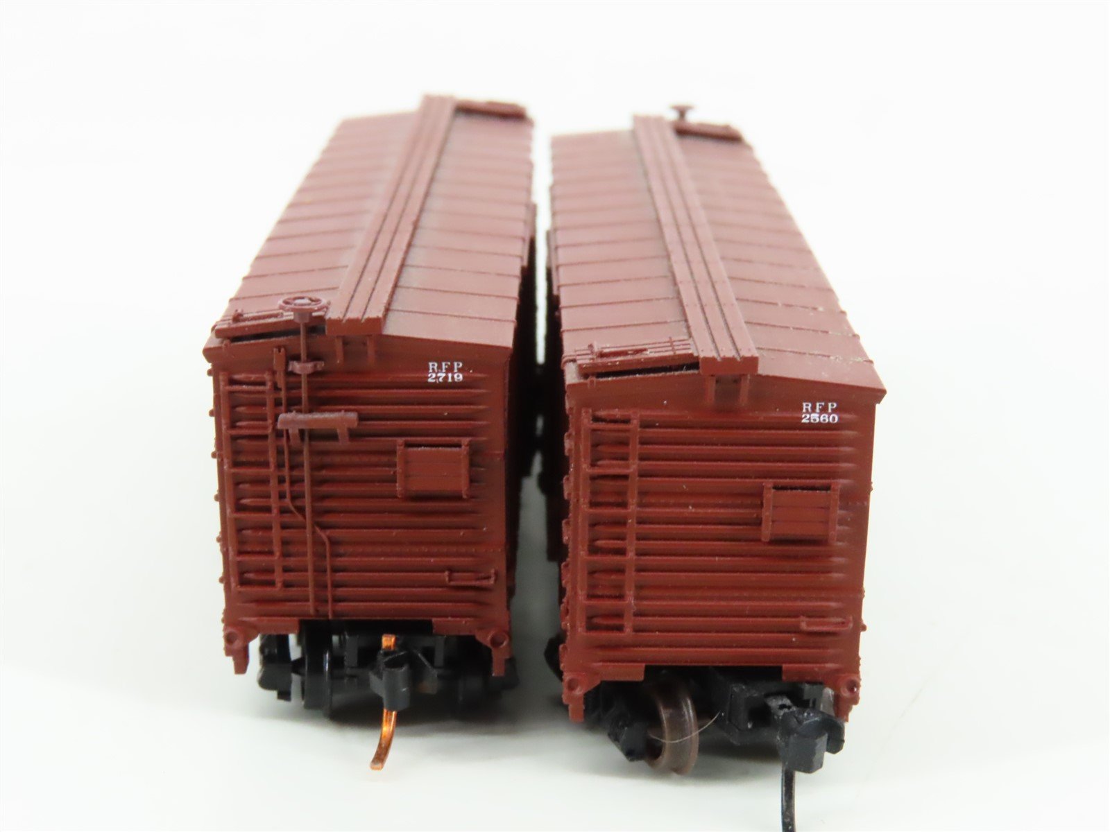 LOT of 2 N Scale Atlas RFP Railway 40' Woodside Boxcars