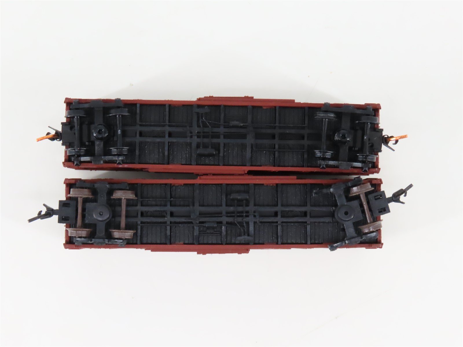 LOT of 2 N Scale Atlas RFP Railway 40' Woodside Boxcars