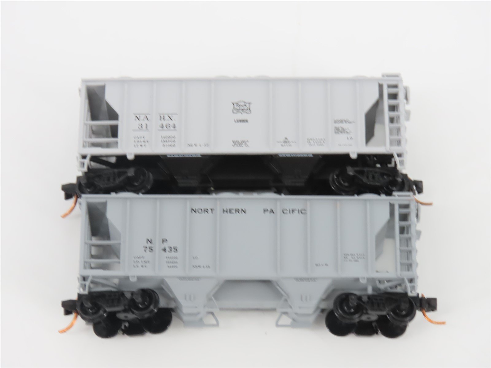 LOT of 4 N Scale Atlas NP/GN/M&STL/NAHX 2-Bay Covered Hoppers