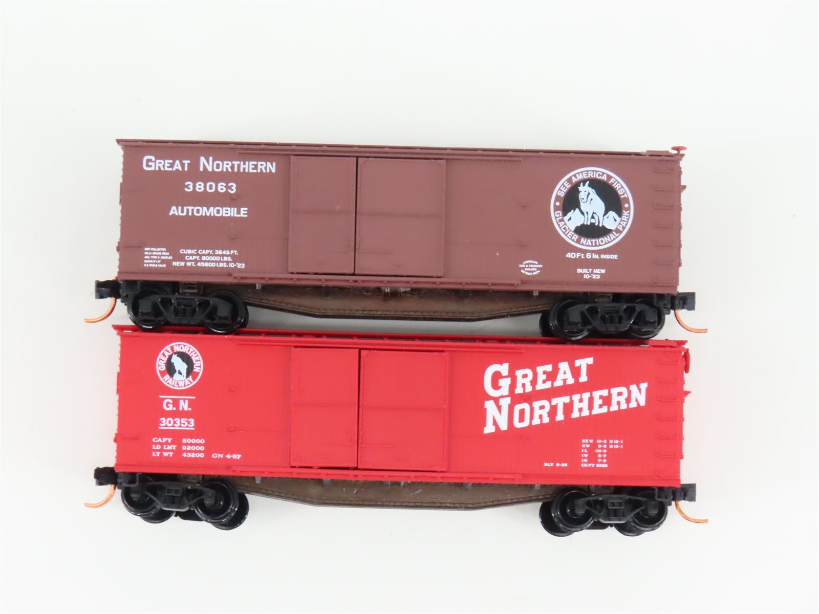LOT of 2 N Scale Micro-Trains MTL GN Great Northern Railway Double Door Box Cars