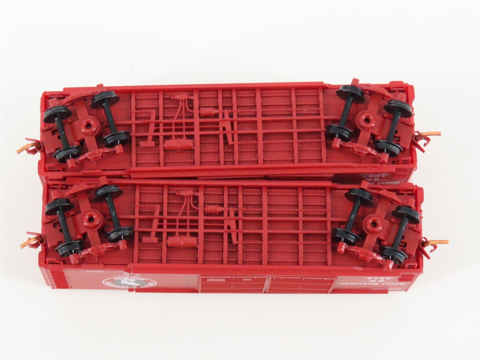 LOT of 2 N Scale Micro-Trains MTL GN Great Northern Railway Double Door Box Cars