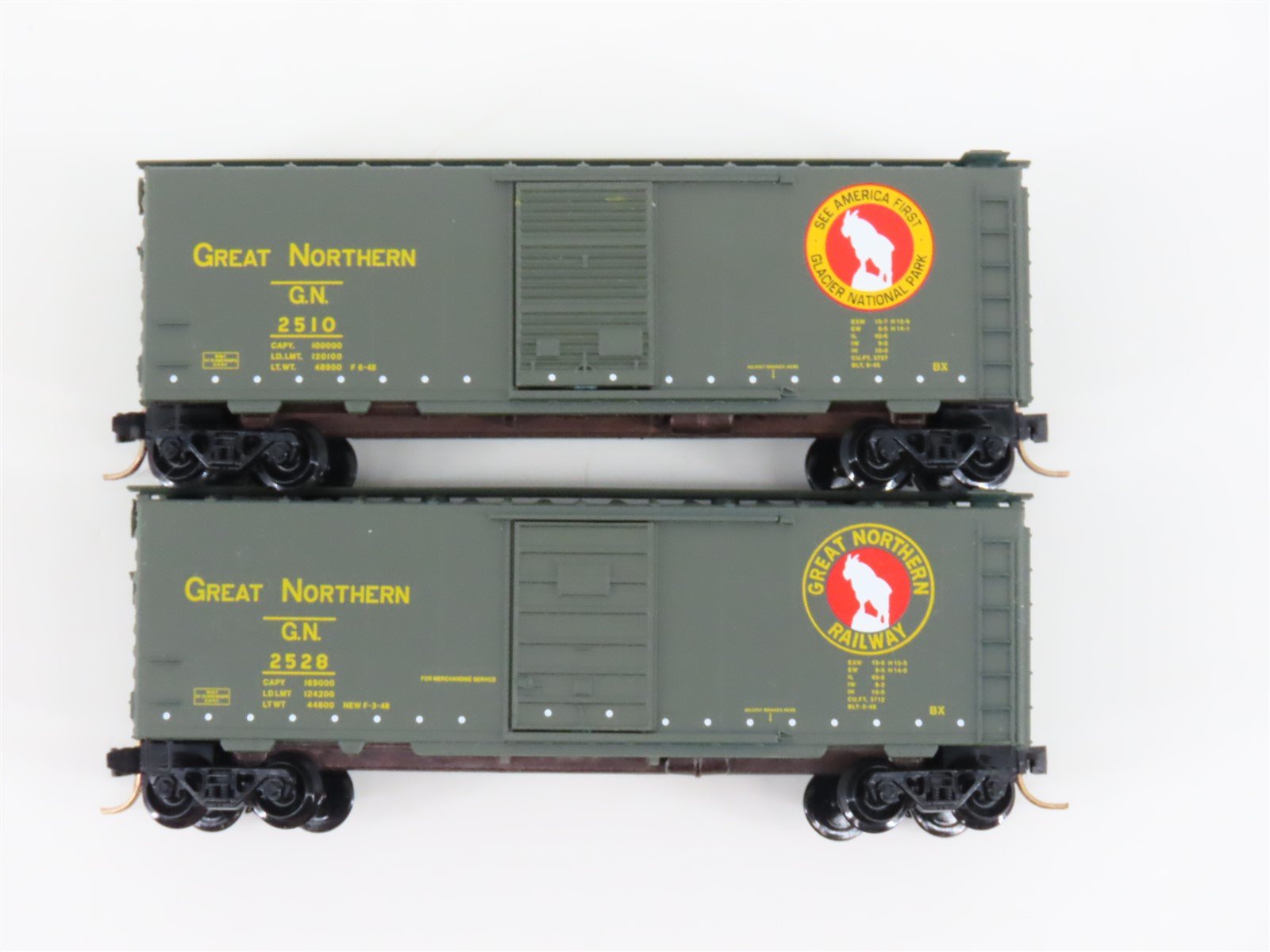 LOT of 2 N Scale Micro-Trains MTL GN Great Northern Railway Single Door Box Cars