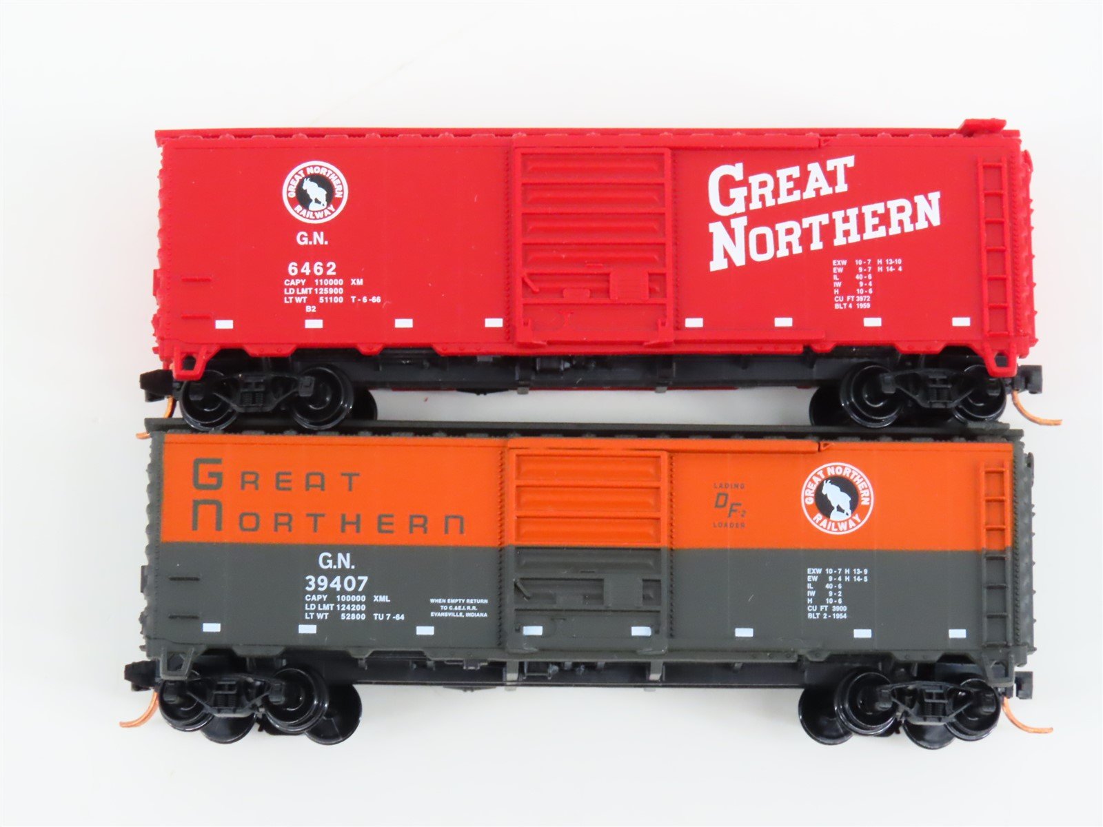 LOT of 2 N Scale Atlas GN Great Northern Railway Single Door Box Cars