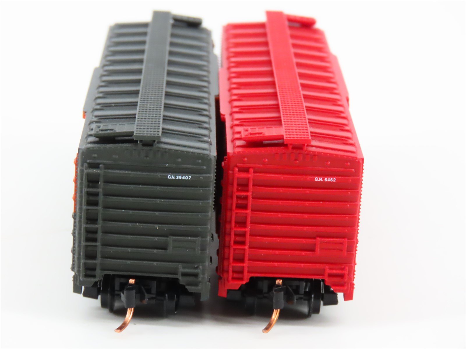 LOT of 2 N Scale Atlas GN Great Northern Railway Single Door Box Cars