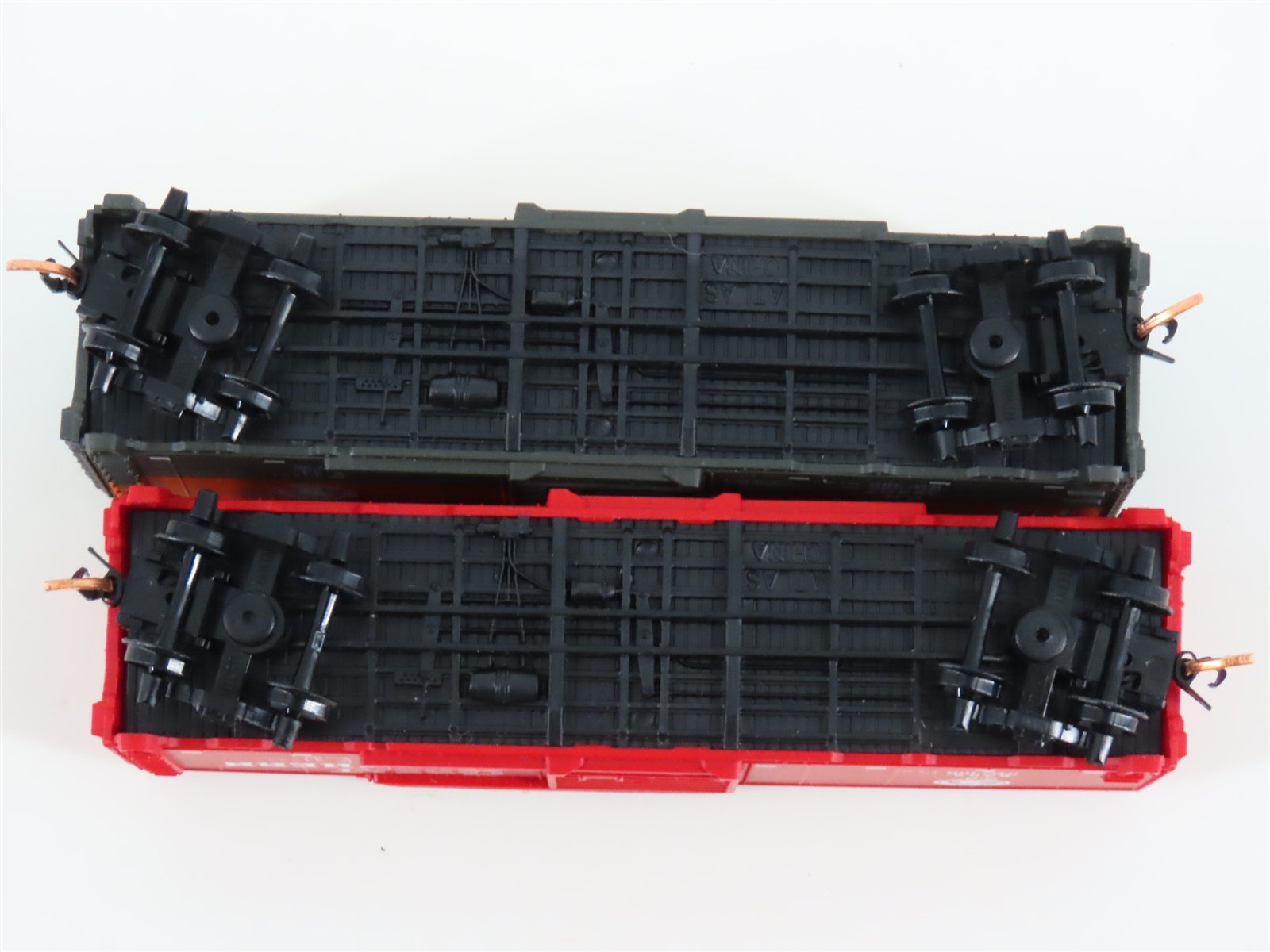 LOT of 2 N Scale Atlas GN Great Northern Railway Single Door Box Cars