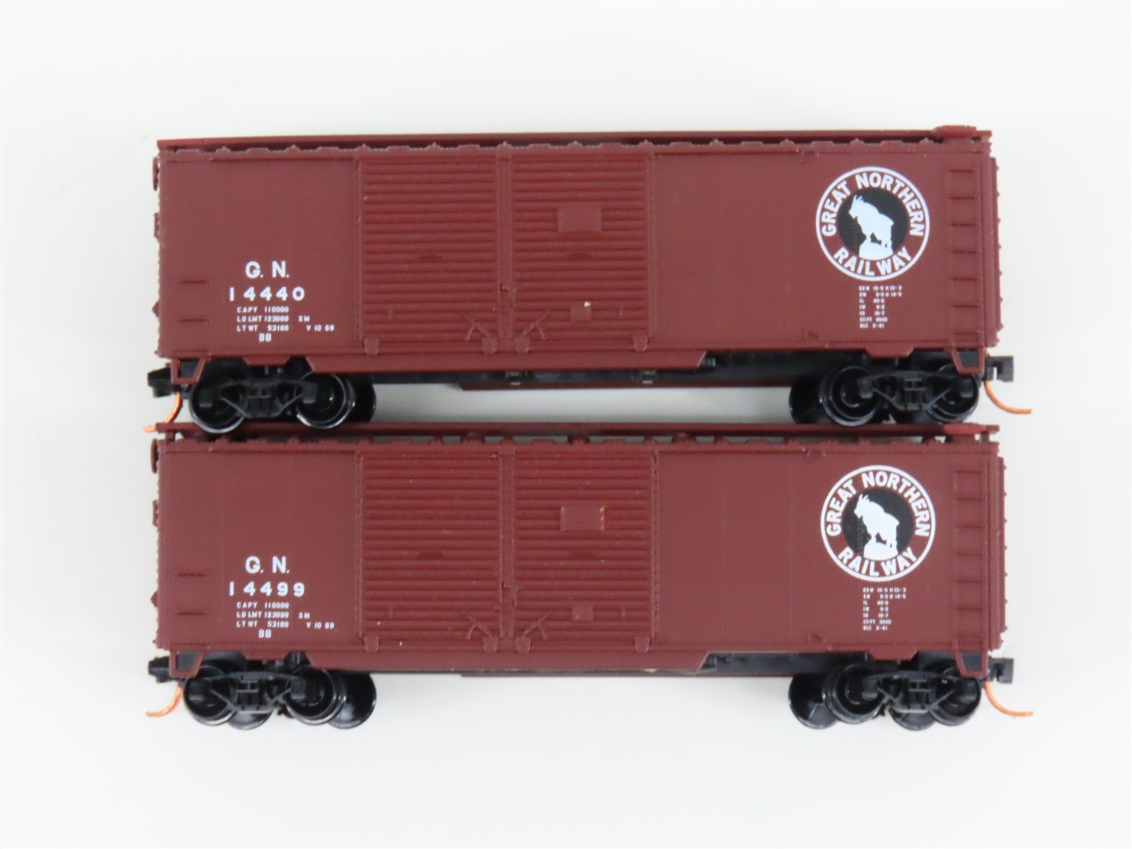 LOT of 2 N Scale Atlas GN Great Northern Railway Double Door Box Cars