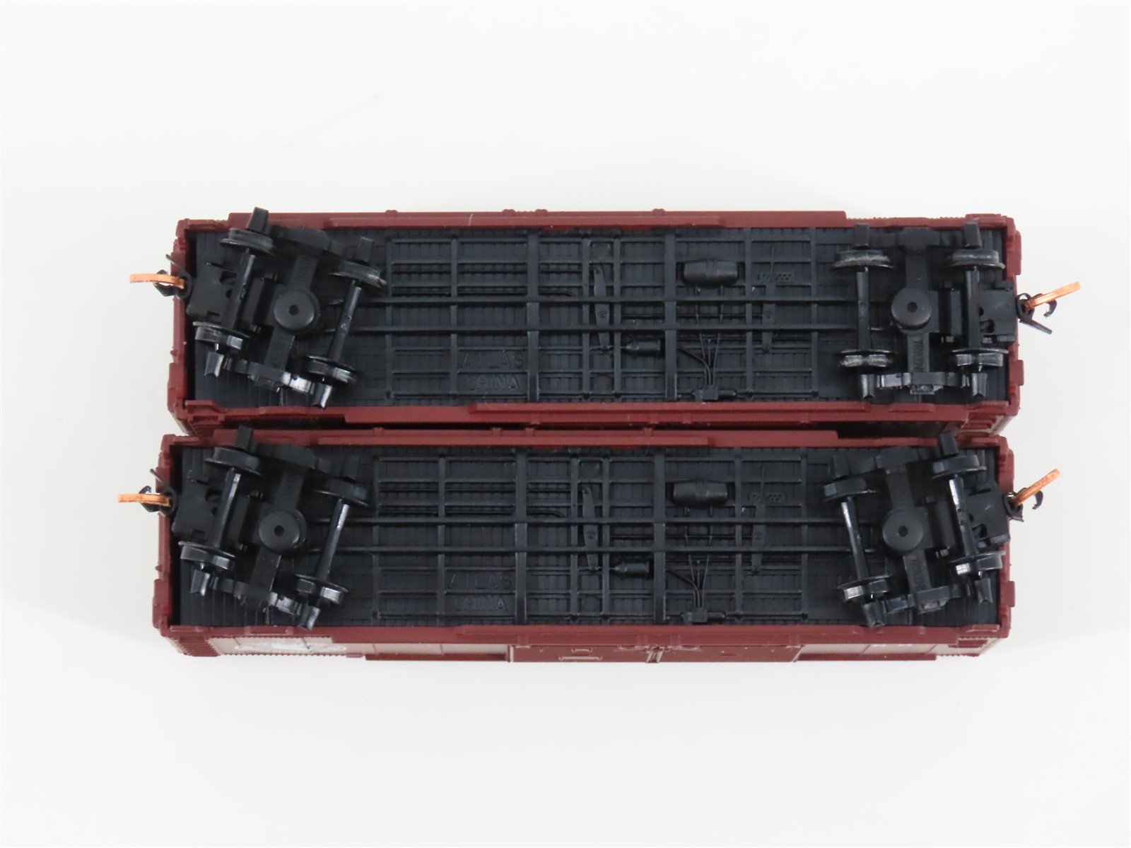 LOT of 2 N Scale Atlas GN Great Northern Railway Double Door Box Cars