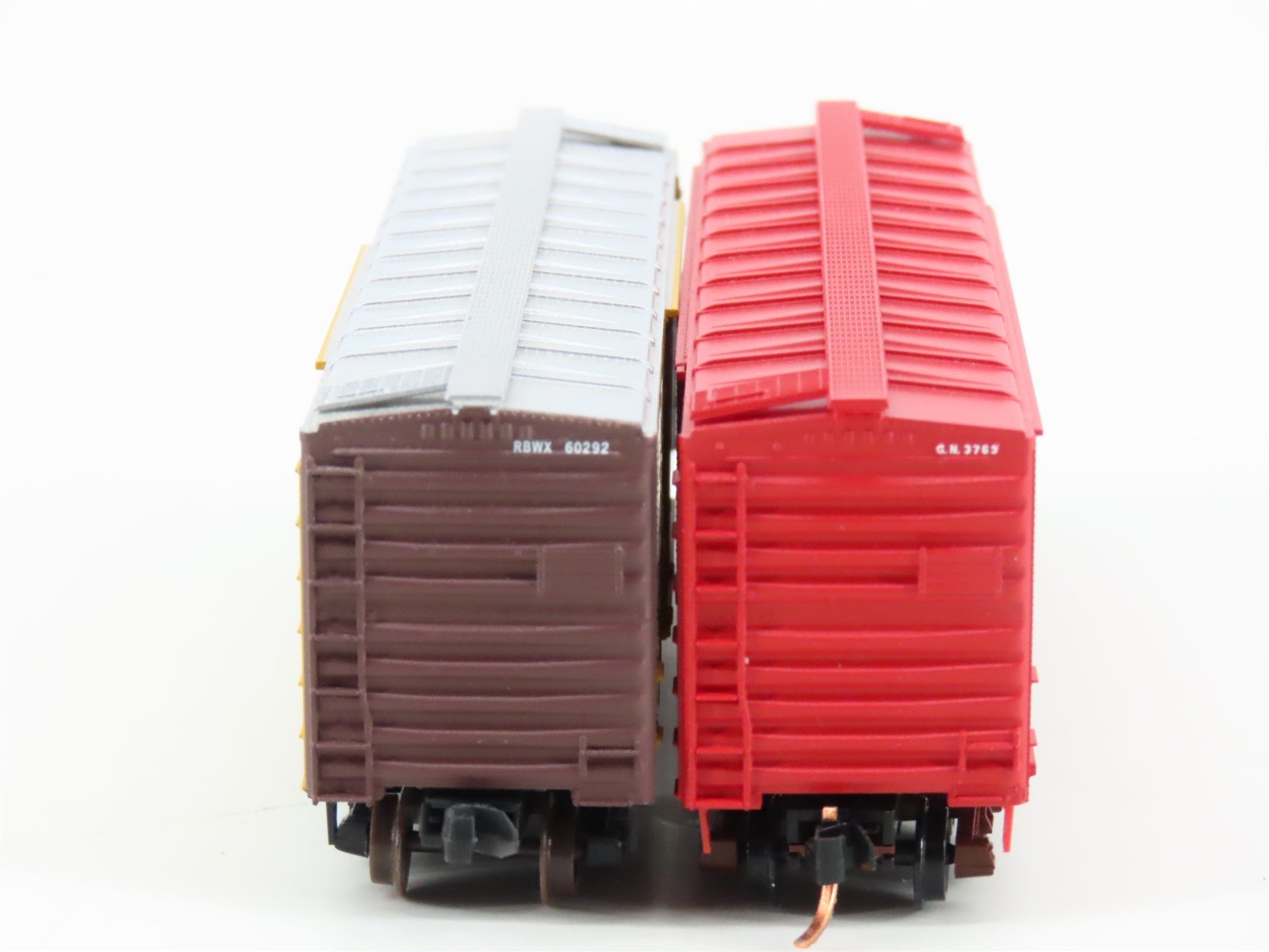 LOT of 2 N Scale Micro-Trains MTL GN Great Northern Railway Box Cars