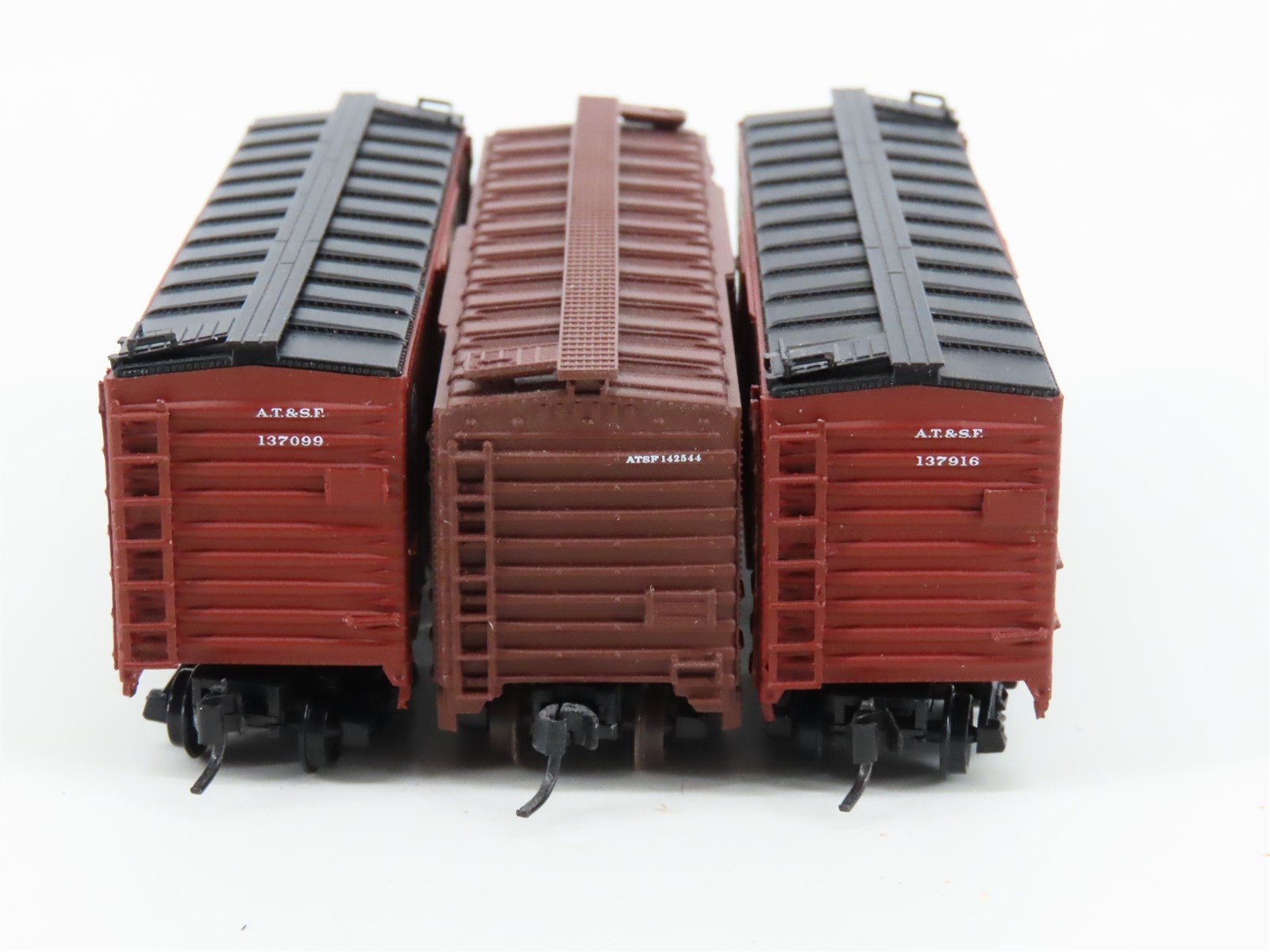 LOT of 3 N Scale Atlas & Intermountain ATSF Santa Fe Single Door Box Cars