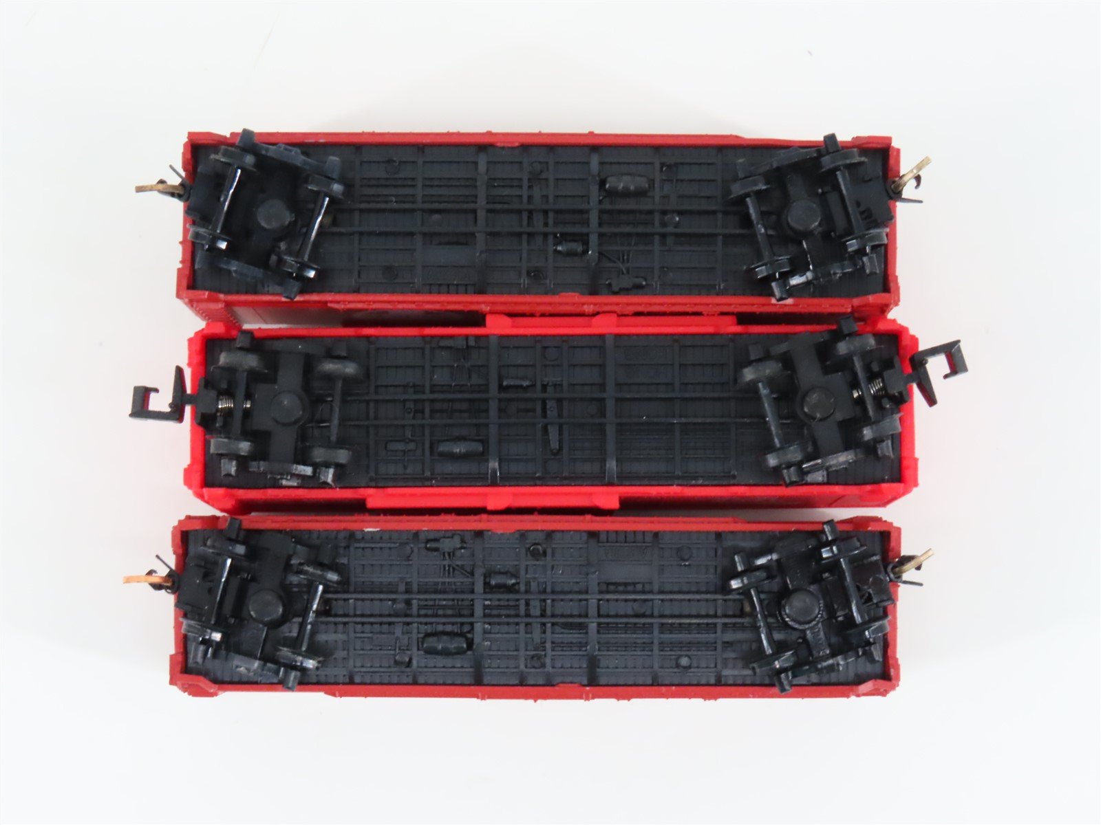 LOT of 3 N Scale Model Power & Con-Cor ATSF Santa Fe Railroad Box Cars