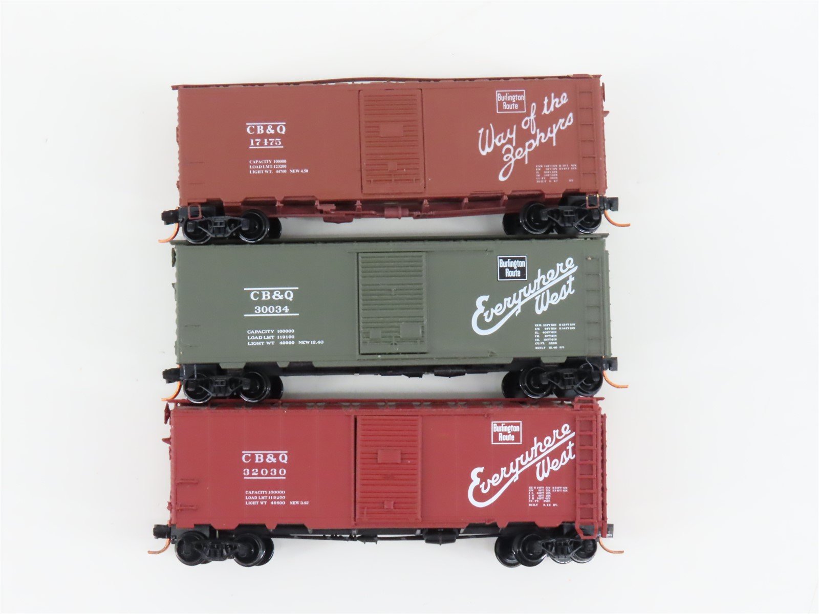 LOT of 3 N Scale Deluxe Innovations, Micro-Trains, & Intermountain CB&Q Box Cars