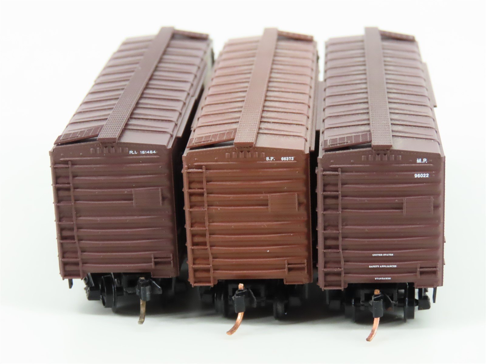 LOT of 3 N Scale Micro-Trains MTL MP/SP/RI Railways 40' Boxcars