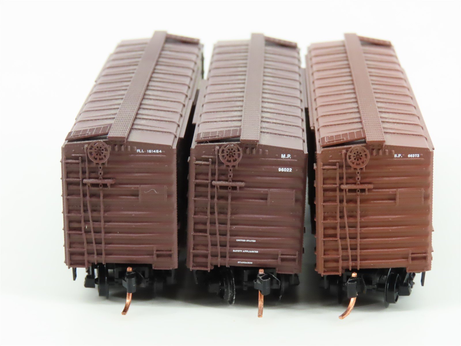 LOT of 3 N Scale Micro-Trains MTL MP/SP/RI Railways 40' Boxcars