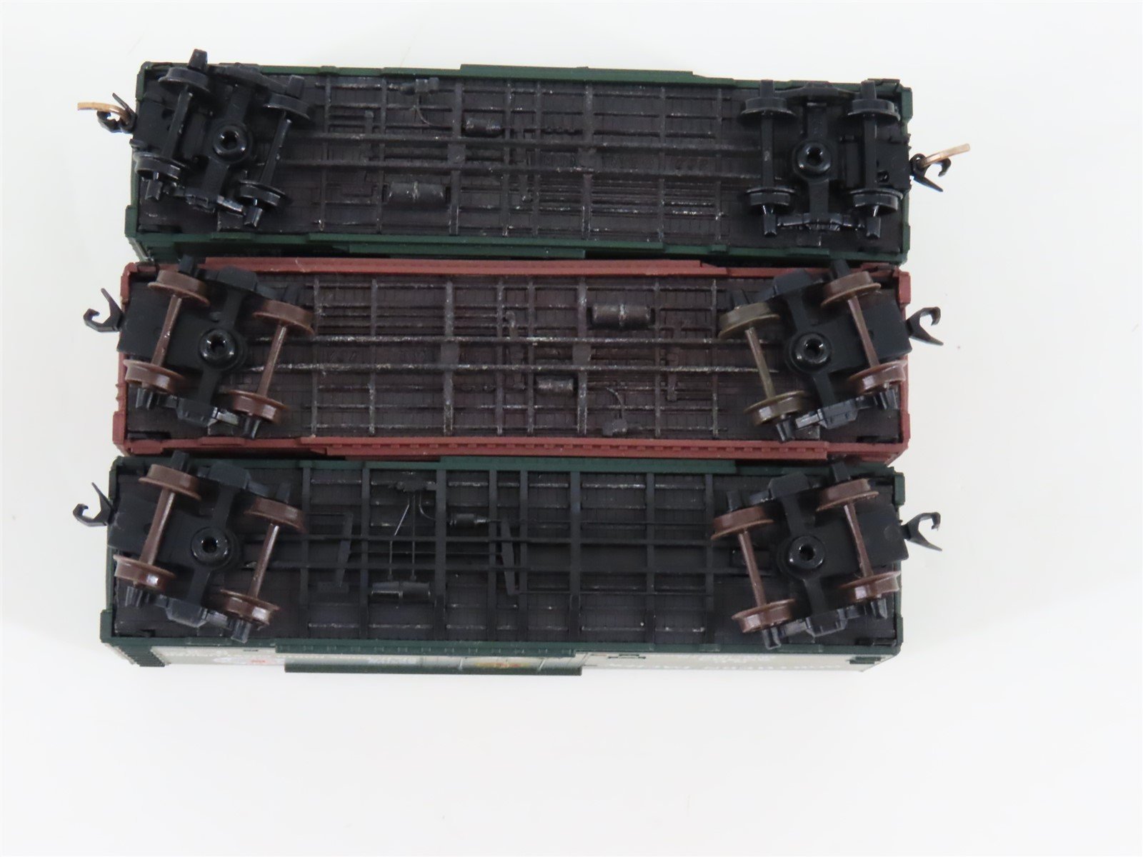 LOT of 3 N Scale Micro-Trains MTL NP Northern Pacific 40' Boxcars