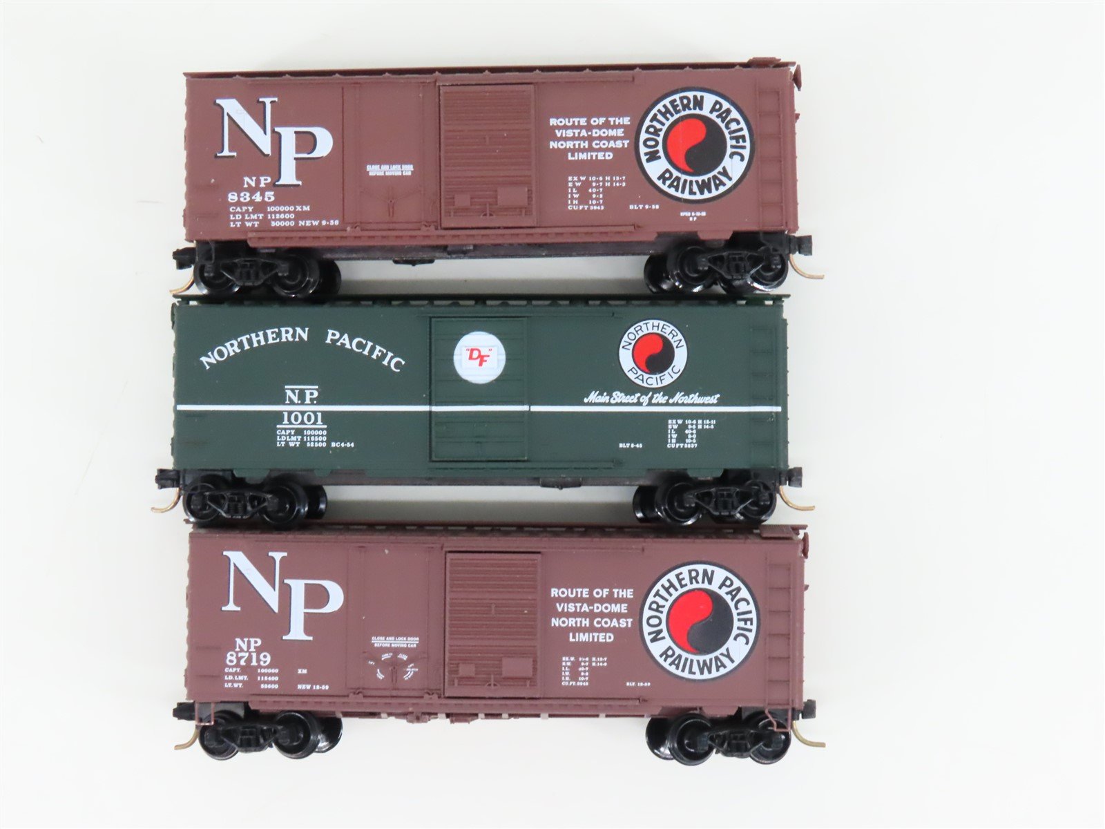 LOT of 3 N Scale Micro-Trains MTL NP Northern Pacific 40' Boxcars