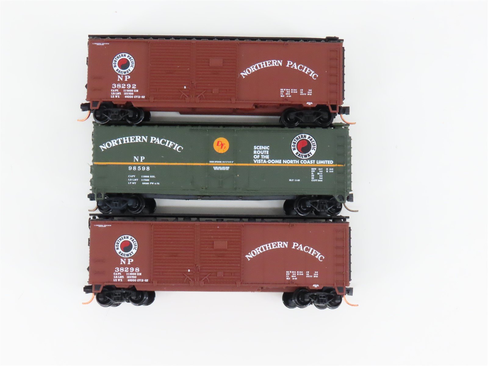 LOT of 3 N Scale Micro-Trains MTL NP Northern Pacific 40' Boxcars