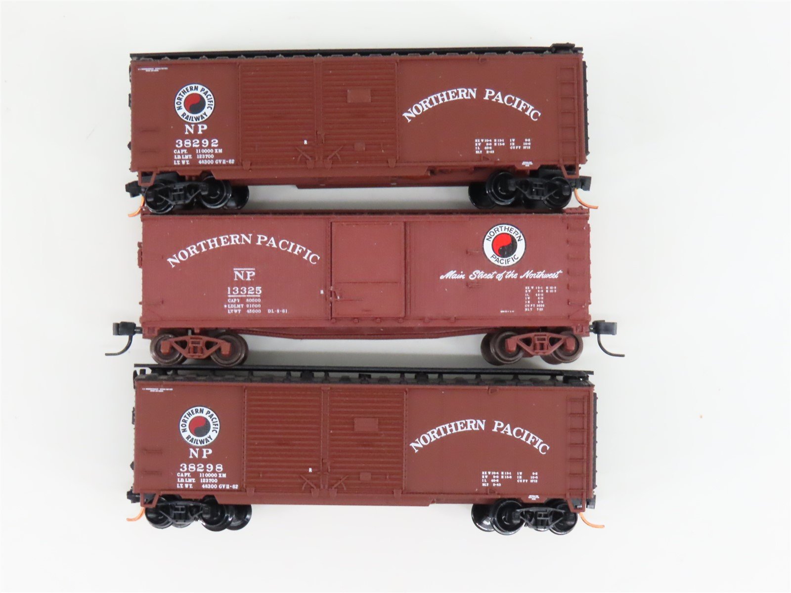 LOT of 3 N Scale Micro-Trains MTL NP Northern Pacific 40' Boxcars