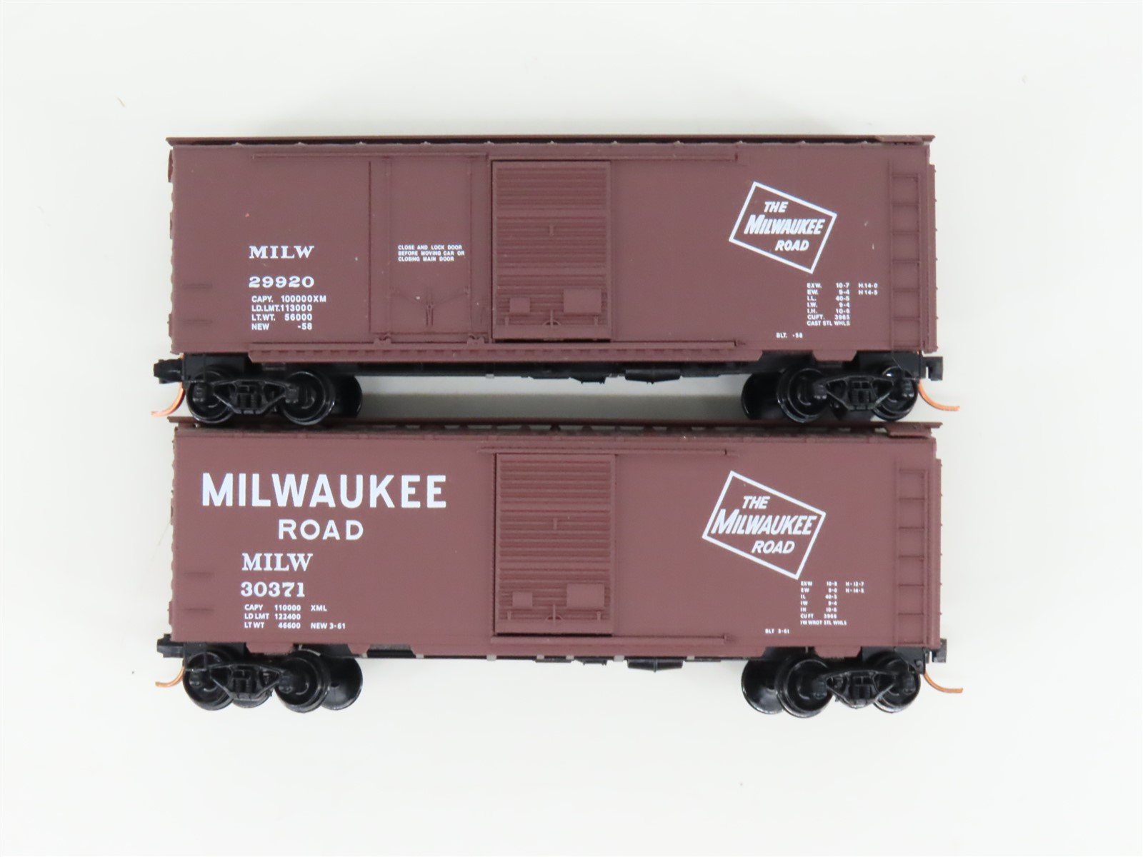 LOT of 2 N Scale Micro-Trains MTL MILW Milwaukee Road 40' Boxcars