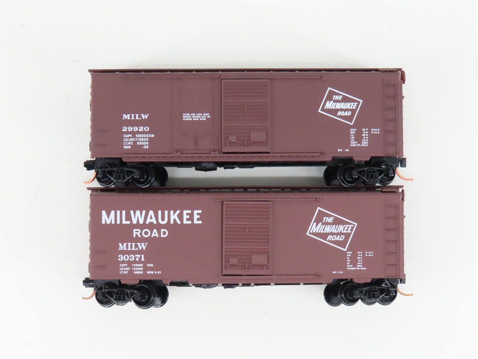 LOT of 2 N Scale Micro-Trains MTL MILW Milwaukee Road 40' Boxcars
