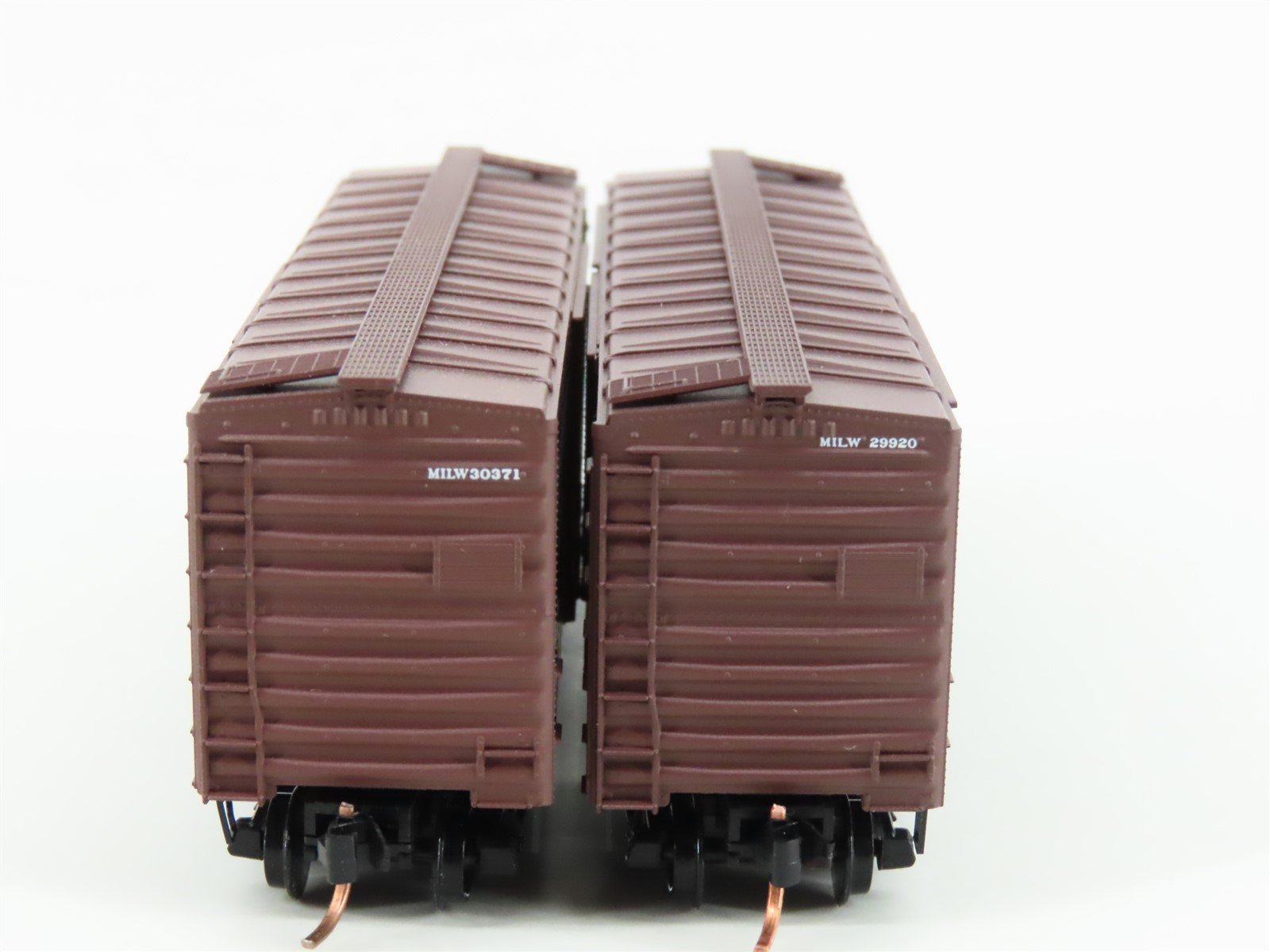 LOT of 2 N Scale Micro-Trains MTL MILW Milwaukee Road 40' Boxcars