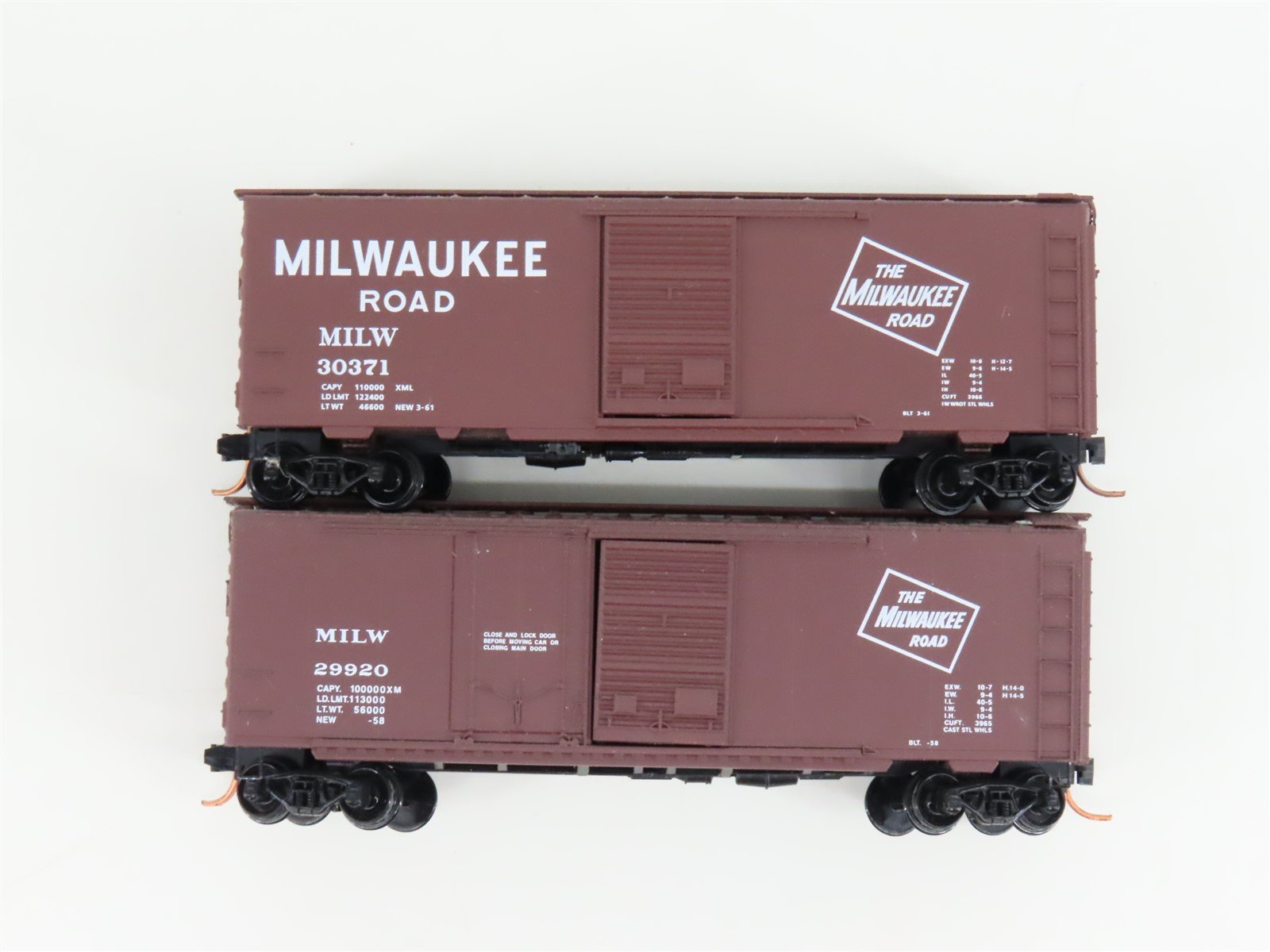LOT of 2 N Scale Micro-Trains MTL MILW Milwaukee Road 40' Boxcars
