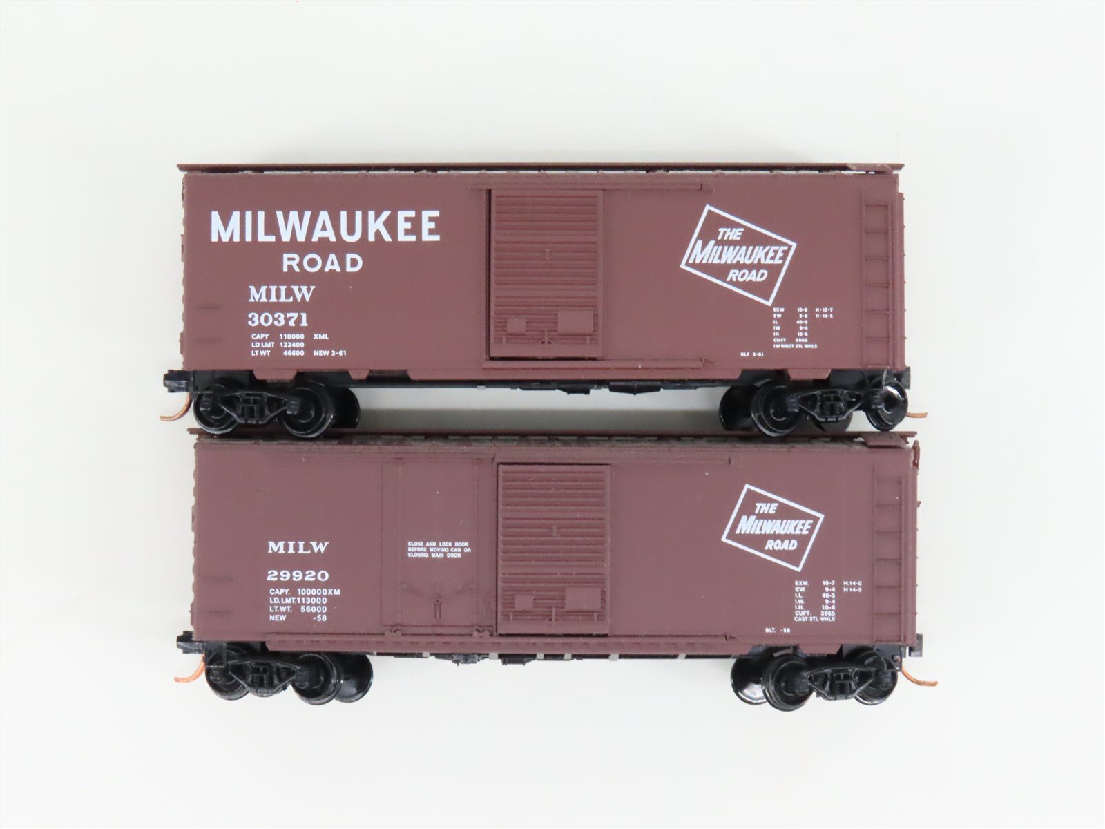 LOT of 2 N Scale Micro-Trains MTL MILW Milwaukee Road 40' Boxcars