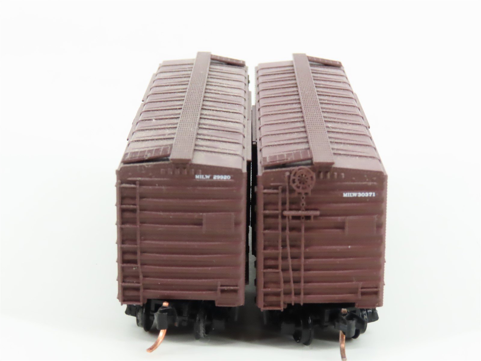 LOT of 2 N Scale Micro-Trains MTL MILW Milwaukee Road 40' Boxcars