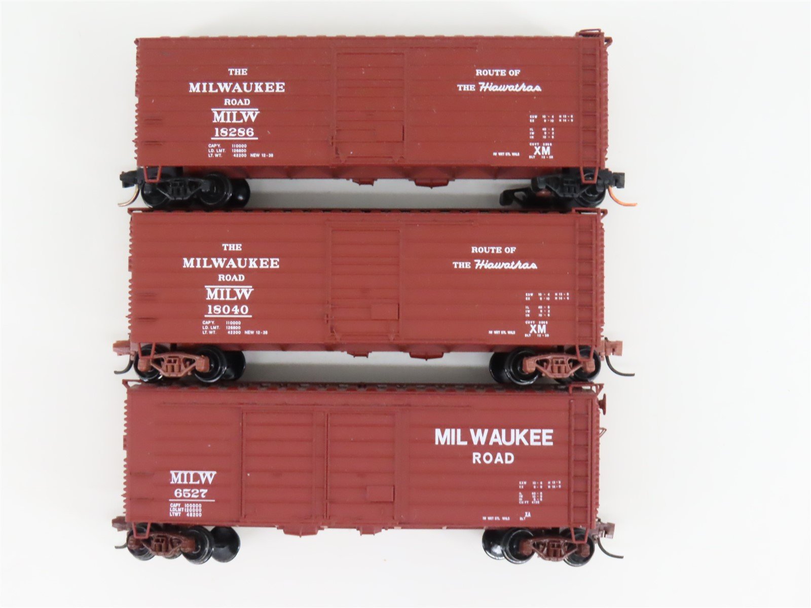 LOT of 2 N Scale Micro-Trains MTL MILW Milwaukee Road 40' Boxcars