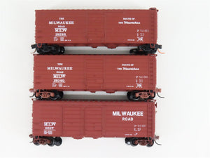 LOT of 2 N Scale Micro-Trains MTL MILW Milwaukee Road 40' Boxcars