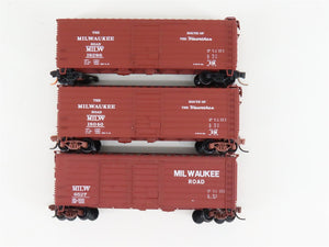 LOT of 2 N Scale Micro-Trains MTL MILW Milwaukee Road 40' Boxcars