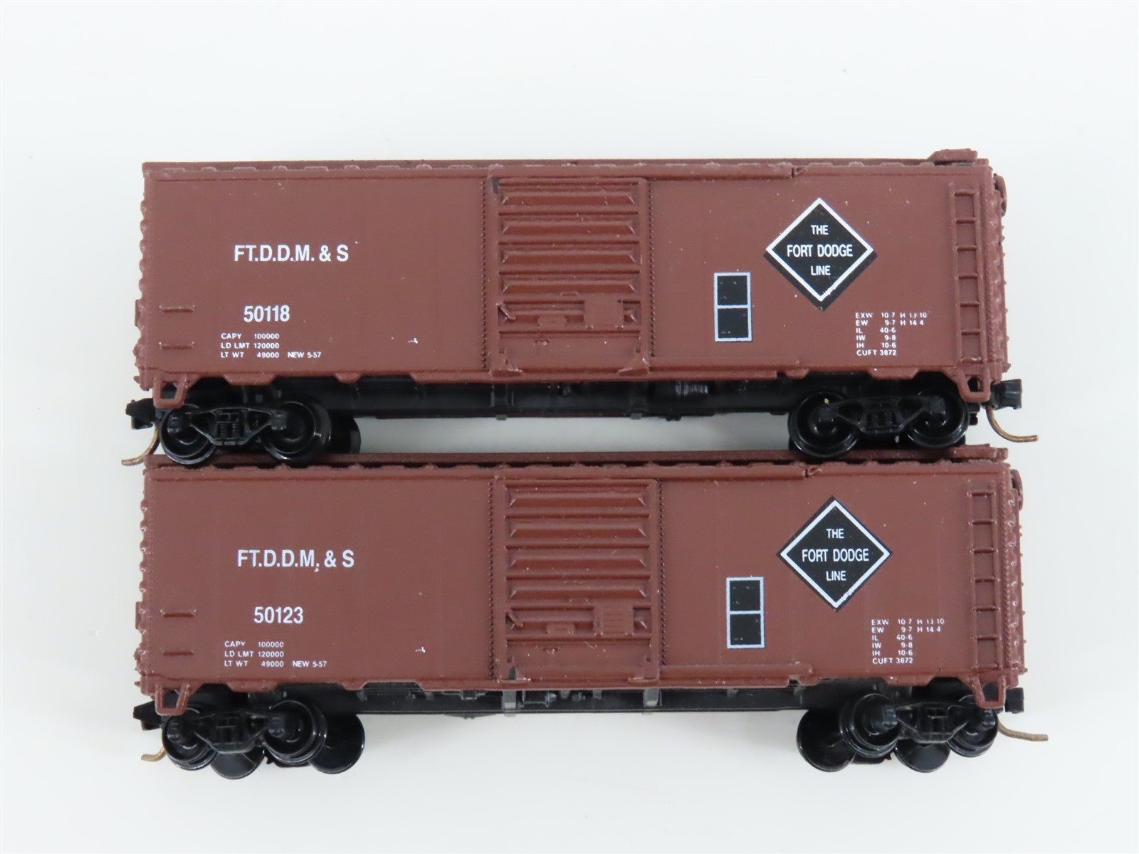 LOT of 2 N Scale Atlas FTDDM&S The Fort Dodge Line Single Door Box Cars