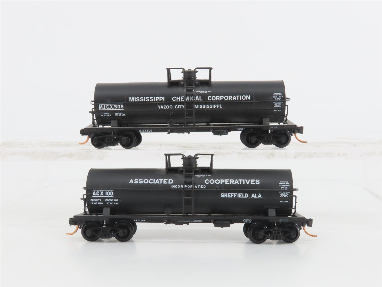LOT of 2 N Scale Atlas ACX/MICX Single Dome Tank Cars