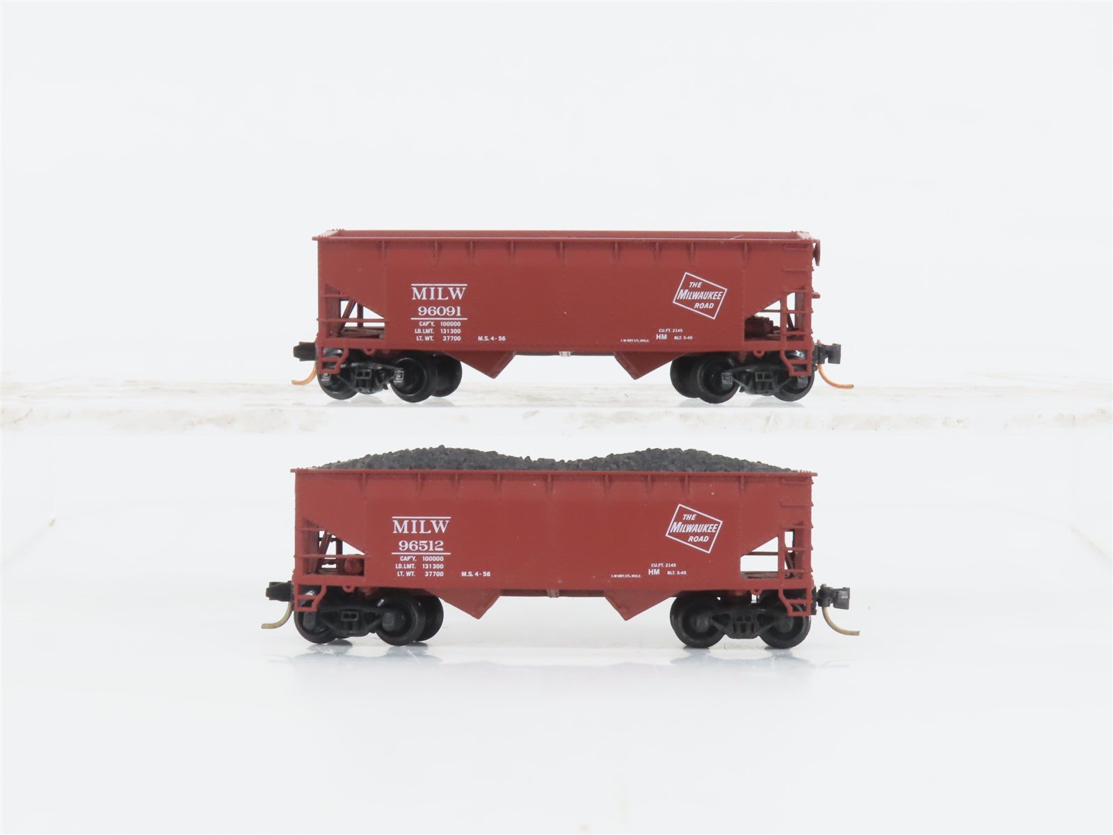 LOT of 2 N Scale Atlas MILW Milwaukee Road 2-Bay Open Hoppers