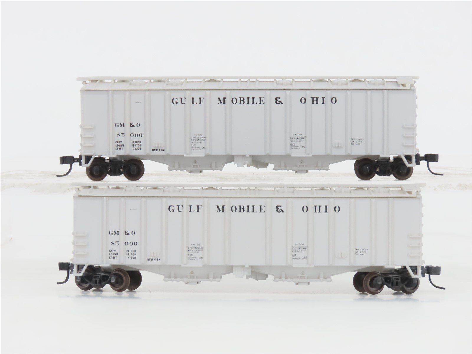LOT of 2 N Scale Bowser GM&O Gulf Mobile & Ohio 2-Bay Covered Hoppers #85000