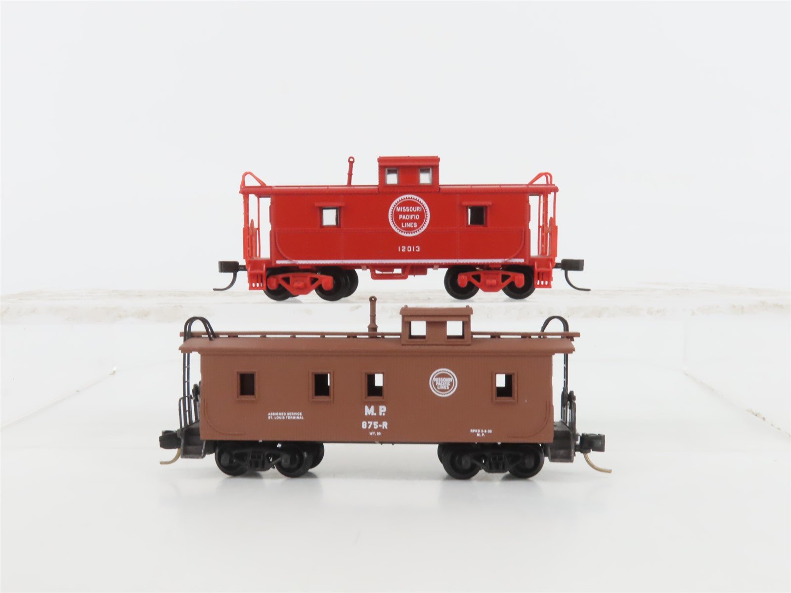 LOT of 2 N Scale Atlas & Micro-Trains MTL MP Missouri Pacific Lines Cabooses