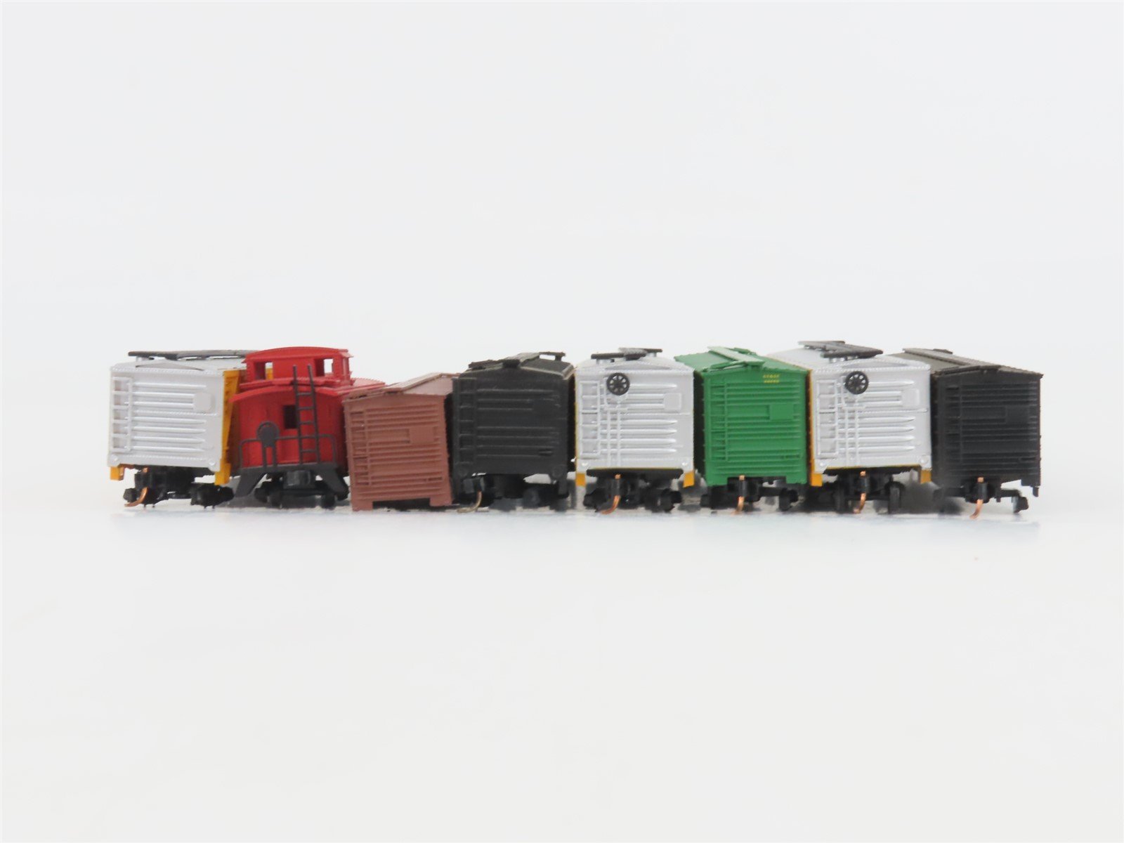 LOT- 8 N Bachmann, Atlas, & Kadee Micro-Trains MTL Assorted Caboose & Stock Cars